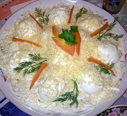 http://vkus.3dn.ru/Salatiks/Salat_Sneznie_sugrobi.jpg